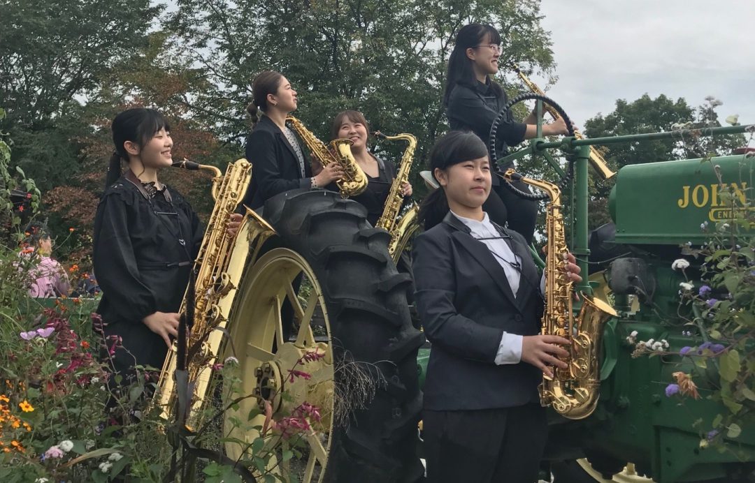 音楽科有志たちが、県内各地での依頼演奏に出かけました。 甲斐清和高等学校 学校法人伊藤学園 音楽科有志たちが、県内各地での依頼演奏に出かけました。 甲斐清和高等学校 学校法人伊藤学園